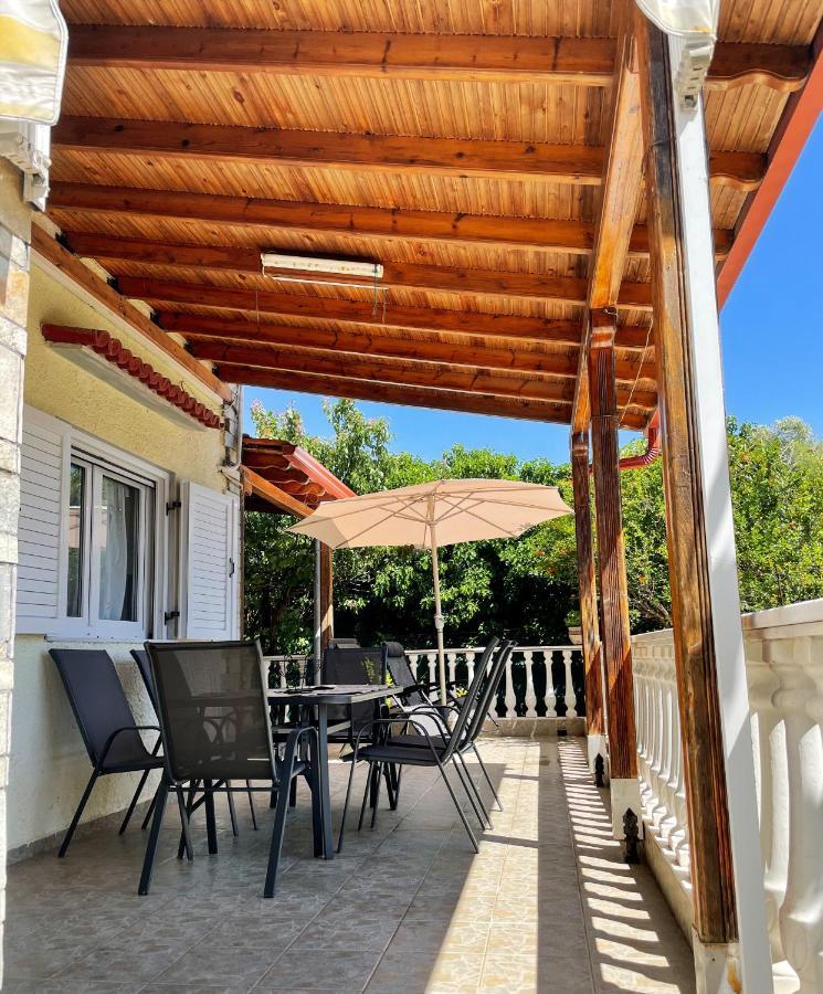 Casa Lia-Beach Front Villa Nea Kallikrateia Exterior photo