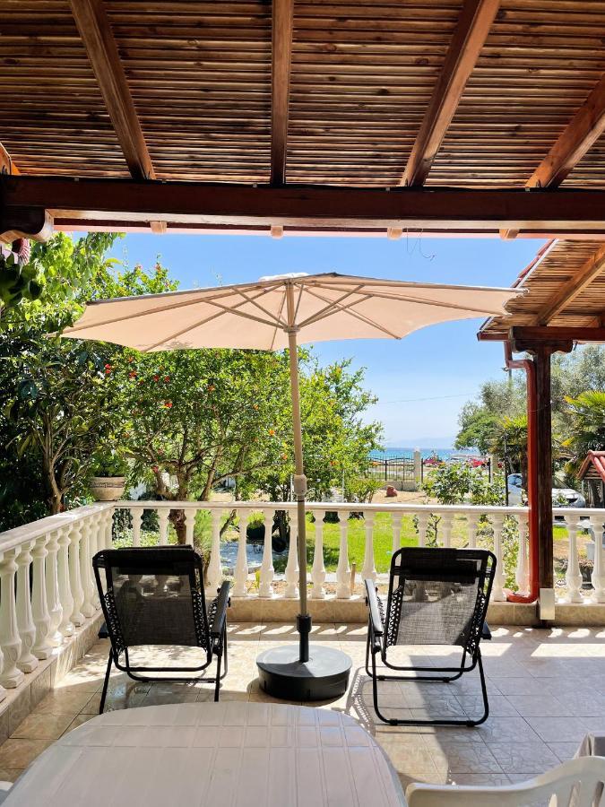 Casa Lia-Beach Front Villa Nea Kallikrateia Exterior photo